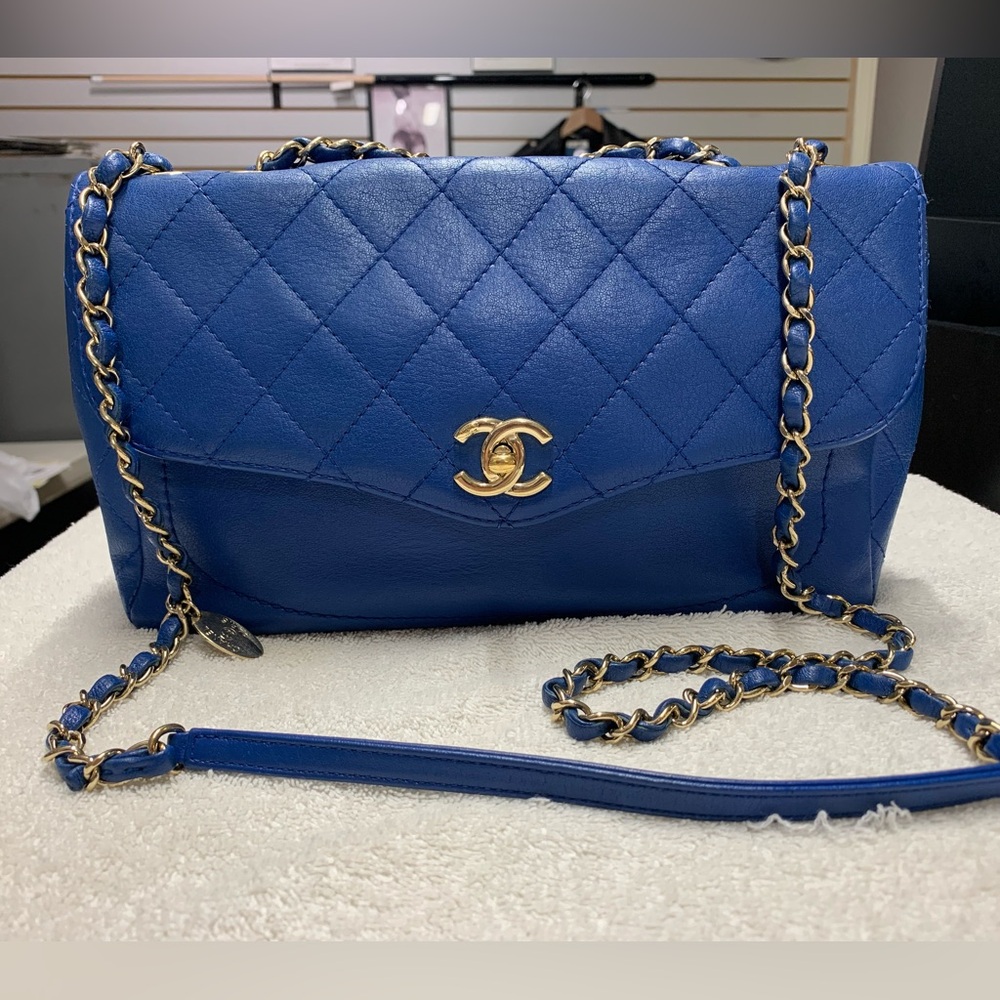 CHANEL Coco Curve Blue Leather Quilted Messenger Flap Bag